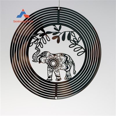 Filatore di vento ornamento in metallo inciso