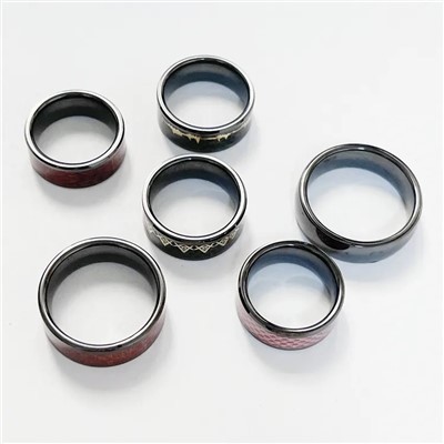 Anello di metallo inciso